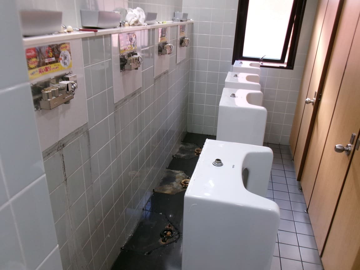 1トイレ本体を外します